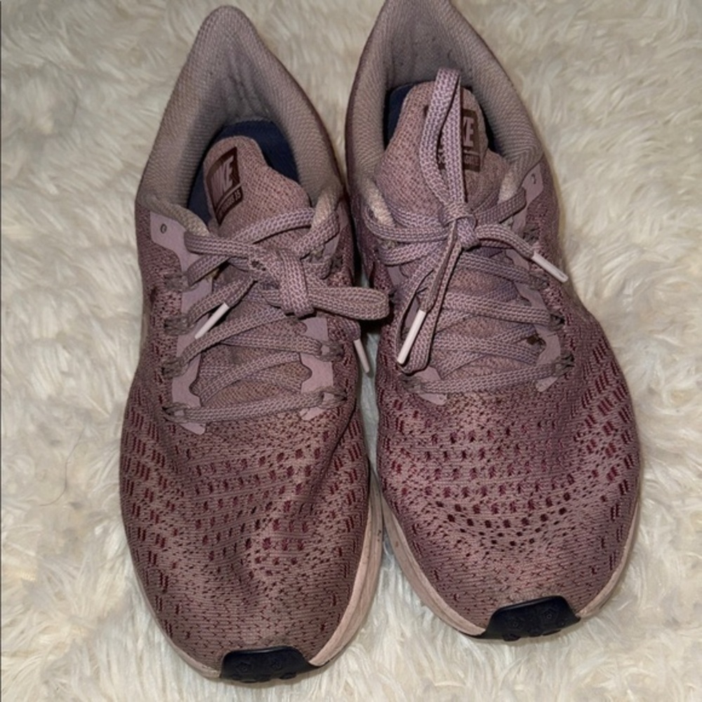 Nike Air Zoom Pegasus 33 Pink Athletic Shoes - women’s size 8